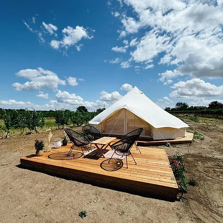 Mezi Vinicemi Glamp Lyxtält