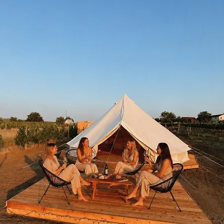 Mezi Vinicemi Glamp Valtice